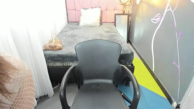 EmmaaEvans  online show from January 27, 2025, 2:57 pm