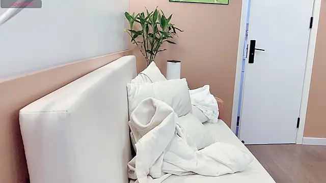 AKiKi711 online show from February 16, 2026, 4:52 am