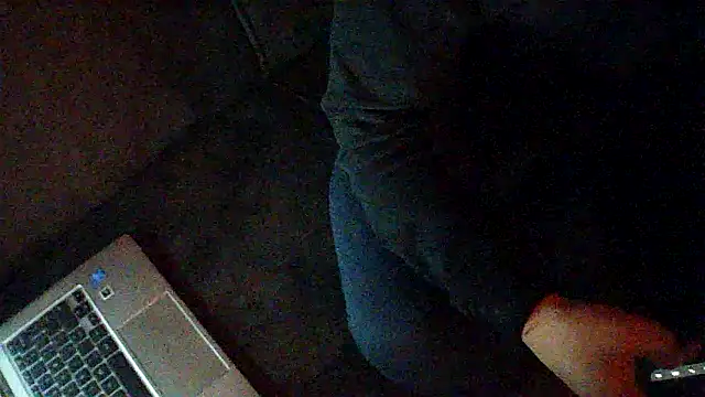 kiksnap-meistro5 online show from April 3, 2026, 3:04 am