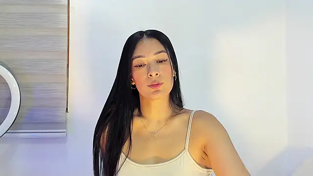 Snapshot of bella_hadid1_ chatting on February 25, 2026, 2:43 am bella hadid1 online show from February 25, 2026, 2:43 am