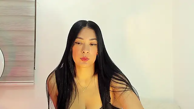 Snapshot of bella_hadid1_ chatting on March 4, 2026, 4:51 am bella hadid1 online show from March 4, 2026, 4:51 am