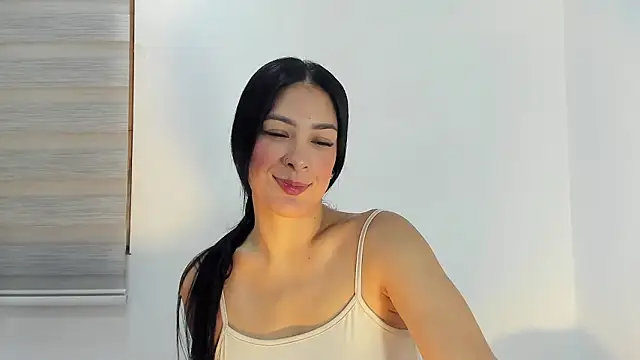 Snapshot of bella_hadid1_ chatting on March 21, 2026, 12:26 am bella hadid1 online show from March 21, 2026, 12:26 am