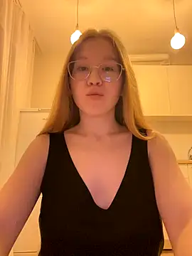 Snapshot of Eva_Weyne chatting on November 3, 2025, 8:21 pm Eva Weyne online show from November 3, 2025, 8:21 pm