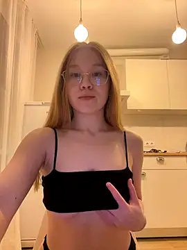 Snapshot of Eva_Weyne chatting on November 16, 2025, 7:19 pm Eva Weyne online show from November 16, 2025, 7:19 pm