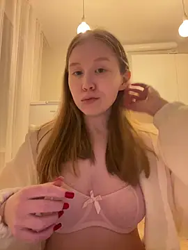 Snapshot of Eva_Weyne chatting on February 25, 2026, 8:18 pm Eva Weyne online show from February 25, 2026, 8:18 pm