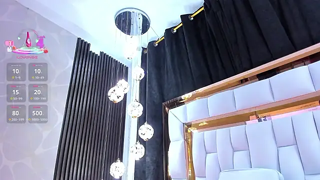 SarayRoyse online show from March 8, 2026, 7:50 pm