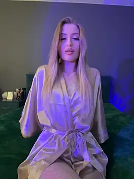 Snapshot of Sweet__Milly chatting on January 20, 2025, 7:57 pm Sweet Milly online show from January 20, 2025, 7:57 pm