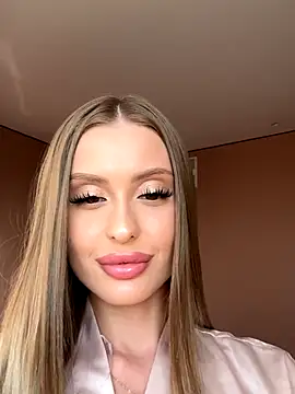 Snapshot of Sweet__Milly chatting on September 16, 2025, 1:34 pm Sweet Milly online show from September 16, 2025, 1:34 pm