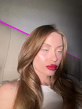 Sweet  Milly online show from May 3, 2026, 6:14 pm