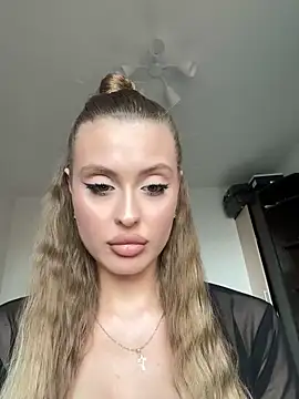 Sweet  Milly online show from May 21, 2026, 11:06 am