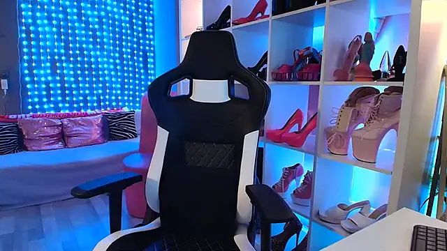Snapshot of MariellaSun_ chatting on March 11, 2025, 5:27 am MariellaSun  online show from March 11, 2025, 5:27 am