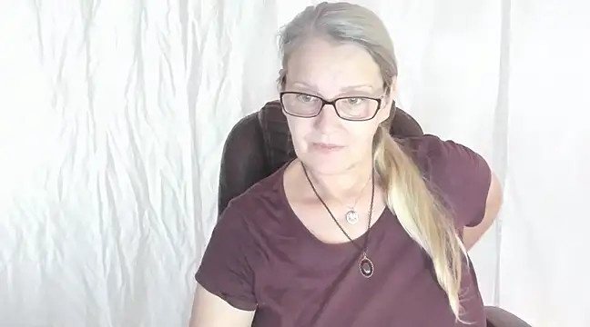 irinamaux online show from February 23, 2025, 12:16 pm