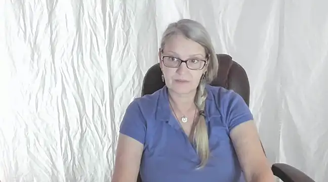 irinamaux online show from February 26, 2025, 8:59 am