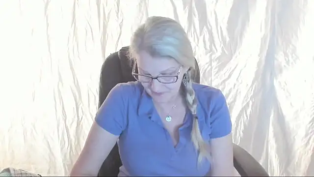 irinamaux online show from March 7, 2025, 5:29 am