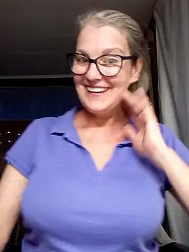 irinamaux online show from September 11, 2025, 4:40 pm