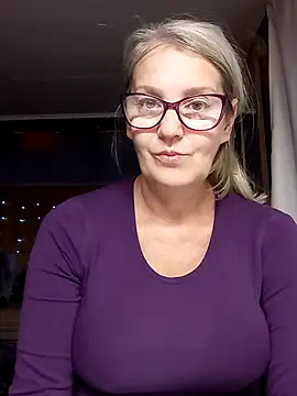 irinamaux online show from October 5, 2025, 8:12 am