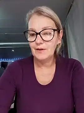 irinamaux online show from November 20, 2025, 7:52 am