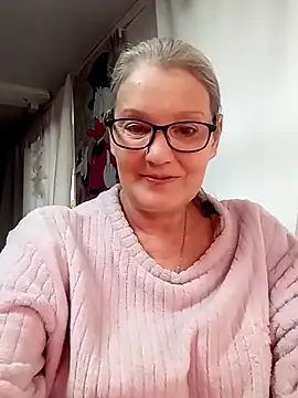 irinamaux online show from February 13, 2026, 12:01 pm