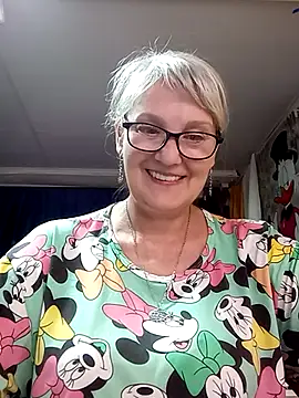 irinamaux online show from May 31, 2026, 5:09 pm