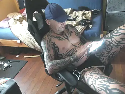 Snapshot of Tomi18cmm2 chatting on October 3, 2025, 2:25 pm Tomi18cmm2 online show from October 3, 2025, 2:25 pm