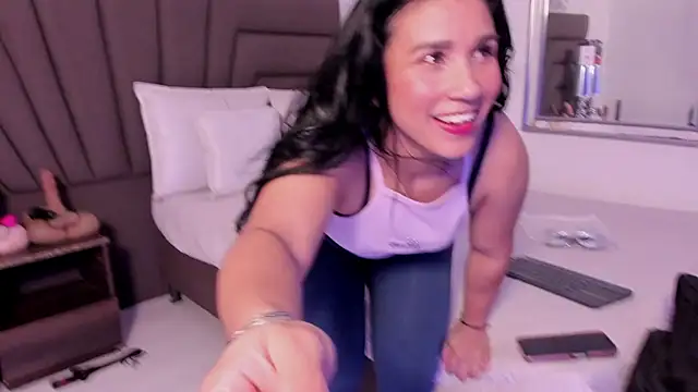 Sofi Perez  online show from October 30, 2025, 11:22 am