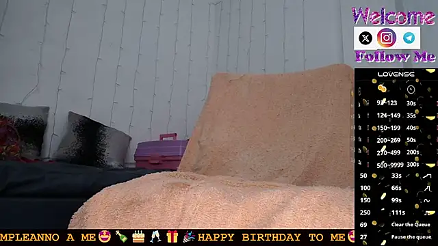 SofiaMadisson online show from February 4, 2025, 7:44 pm