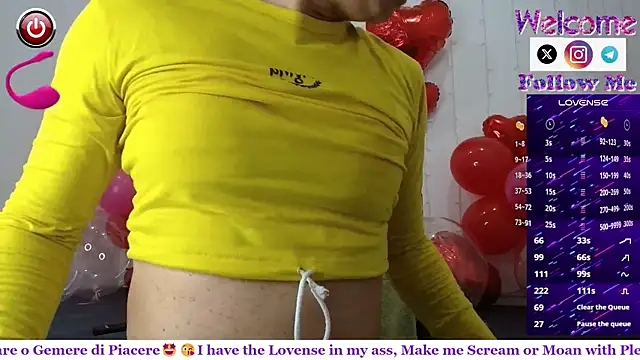 SofiaMadisson online show from February 12, 2025, 1:06 pm