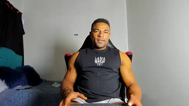 Snapshot of estebanlobo- chatting on November 17, 2025, 9:20 pm estebanlobo- online show from November 17, 2025, 9:20 pm