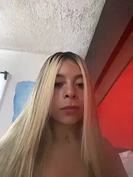 CristalGmez online show from November 12, 2025, 4:51 pm