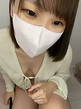 Snapshot of hi---chan- chatting on July 6, 2026, 8:00 pm hi---chan- online show from July 6, 2026, 8:00 pm