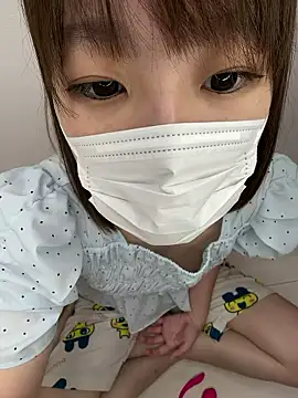 Snapshot of hi---chan- chatting on July 7, 2026, 7:07 pm hi---chan- online show from July 7, 2026, 7:07 pm
