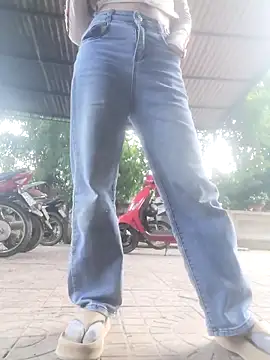 -Almira- online show from November 21, 2025, 3:05 am