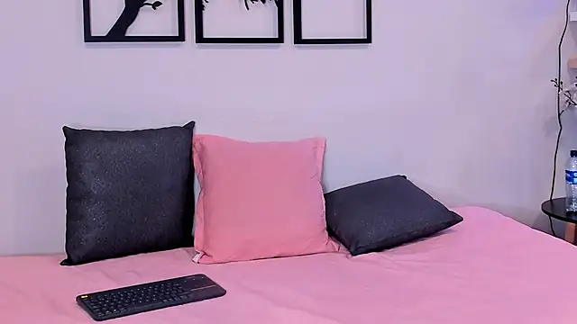 Snapshot of scarlett_johs chatting on October 17, 2025, 9:56 am scarlett johs online show from October 17, 2025, 9:56 am