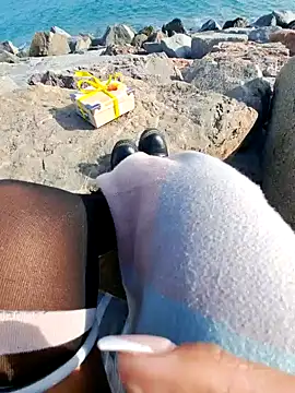 Snapshot of SexyErola27 chatting on February 3, 2025, 10:25 am SexyErola27 online show from February 3, 2025, 10:25 am