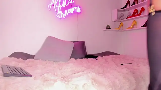 alisiadreams22 online show from March 10, 2025, 3:52 pm