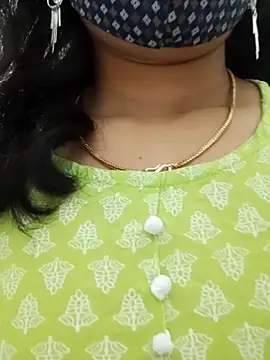 Snapshot of Angleannie chatting on October 29, 2025, 9:44 am Angleannie online show from October 29, 2025, 9:44 am