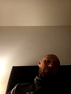 Guitccch online show from April 3, 2026, 1:47 am