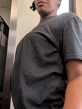 samone9 online show from April 10, 2026, 5:28 pm