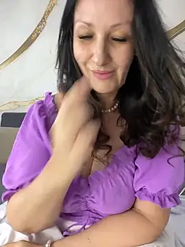 Snapshot of Katie-n chatting on May 19, 2026, 6:42 am Katie-n online show from May 19, 2026, 6:42 am