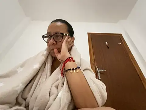 Snapshot of sweeviolet chatting on April 21, 2026, 6:41 am sweeviolet online show from April 21, 2026, 6:41 am