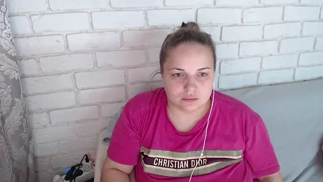 Crazyy girl  online show from November 6, 2025, 3:35 pm