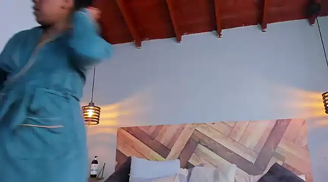 Snapshot of EmmilyBrant chatting on February 22, 2025, 6:08 pm EmmilyBrant online show from February 22, 2025, 6:08 pm