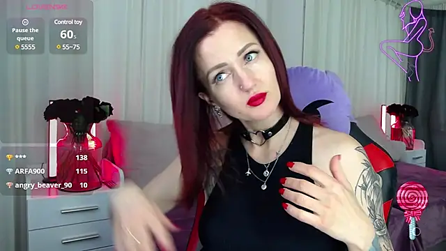 Snapshot of ElisaJane chatting on December 8, 2024, 7:15 am ElisaJane online show from December 8, 2024, 7:15 am