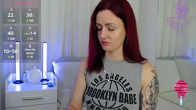 Snapshot of ElisaJane chatting on February 12, 2025, 9:54 pm ElisaJane online show from February 12, 2025, 9:54 pm
