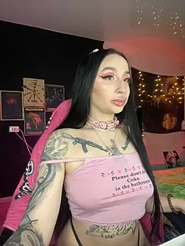 Molly  Moon online show from December 11, 2024, 5:32 am