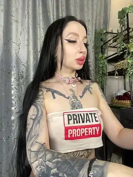 Snapshot of Molly__Moon chatting on February 4, 2026, 2:28 am Molly Moon online show from February 4, 2026, 2:28 am