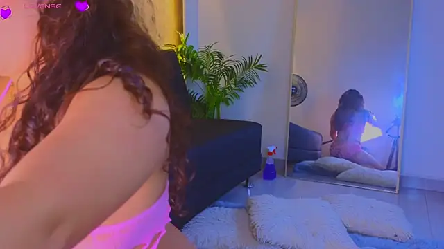 Isa  Blanc online show from February 12, 2026, 2:39 am