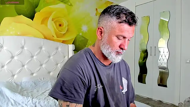 BlowMyXXL online show from November 6, 2025, 8:26 am