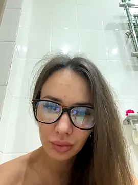 TeenieM online show from December 3, 2025, 11:36 pm