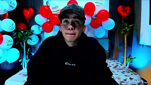 Snapshot of Mike_0233_ chatting on February 16, 2025, 5:59 am Mike 0233  online show from February 16, 2025, 5:59 am